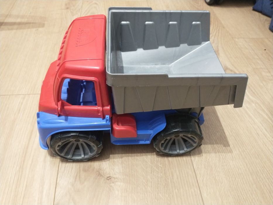 Auto ciężarówka Lena