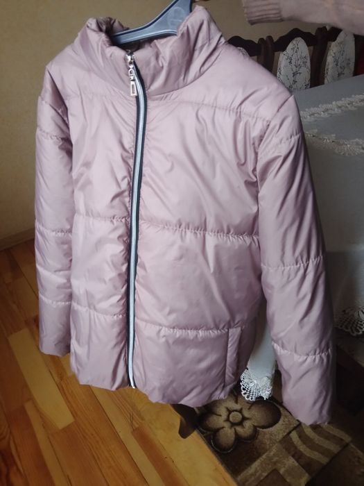 Продам куртку весняну
