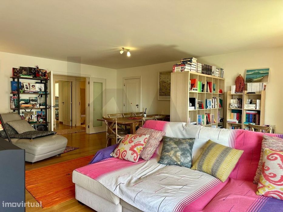 Apartamento T3 | 135 m2 de área bruta privativa | 2 lugares de garagem
