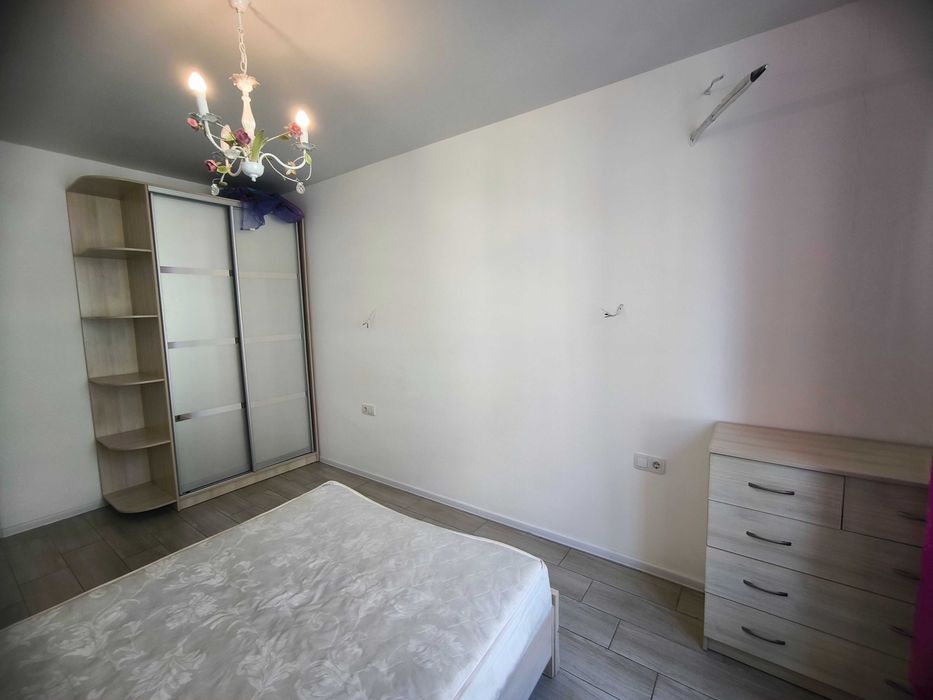 Здам простору 1К біля Центрального Парку. Диван на кухні. Гардероб