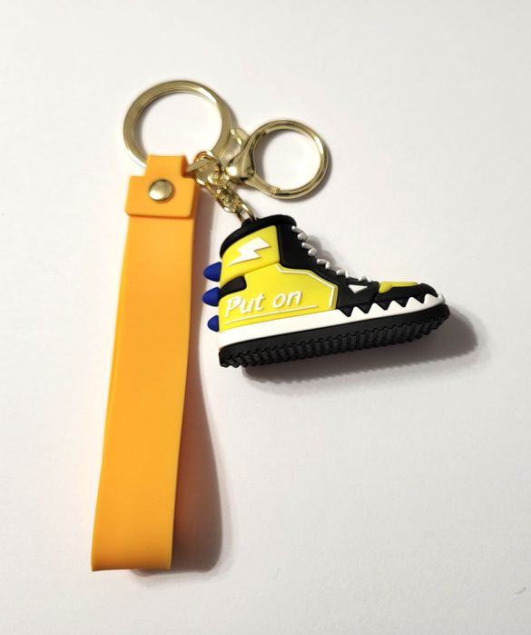 Brelok BUT BUCIK do kluczy, torebki, plecaka żółty