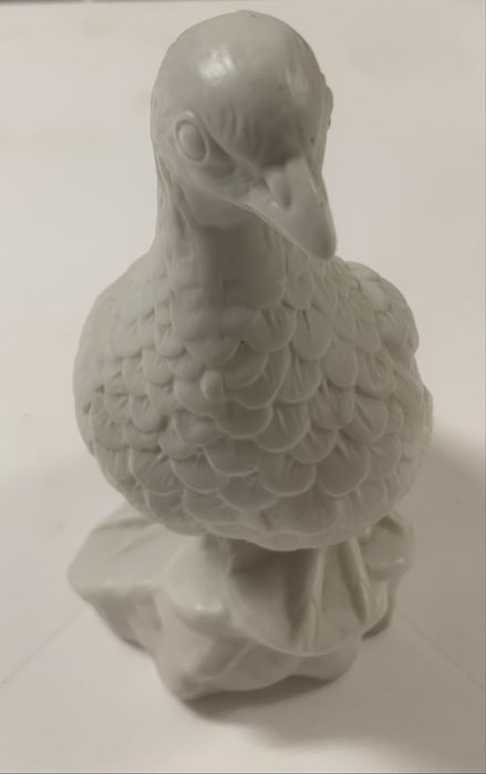 Pombo branco em cerâmica