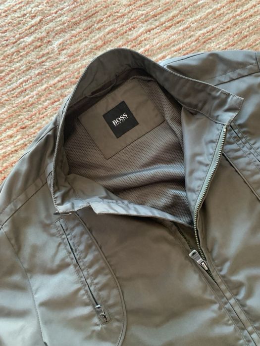 Продам куртка Hugo Boss