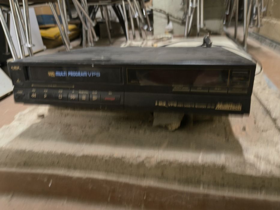 Odtwarzacz VHS Magnetowid firmy MultiTech