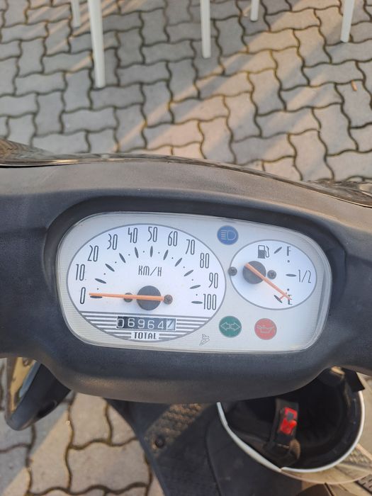 Yamaha Neos scooter