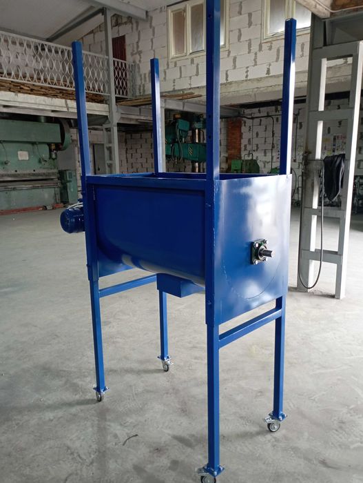 Кормозмішувач  горизонтальний,,змішувач кормів.