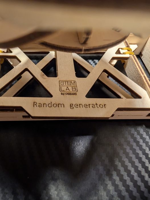 Конструктор Ugears Stem Lab. Random generator. Зібраний.