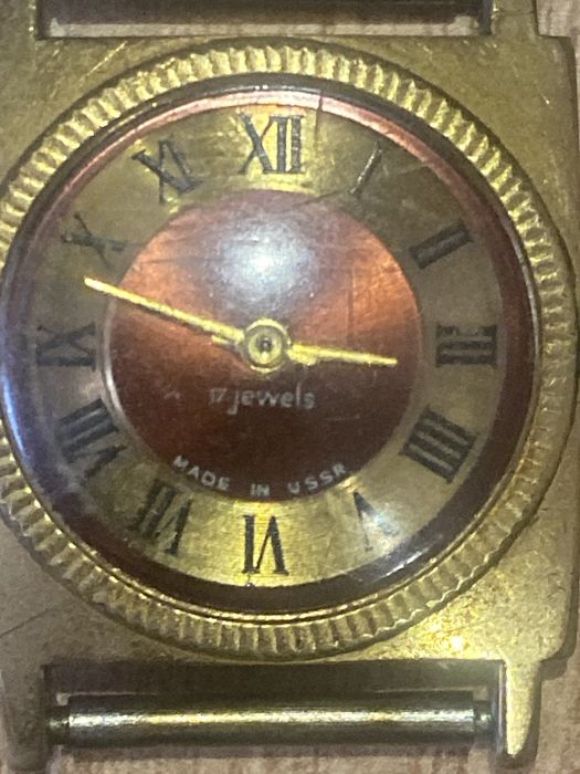 Продам фотоаппараты , часы Слава, Победа