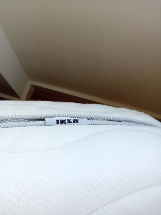 Estrado e colchão ikea
