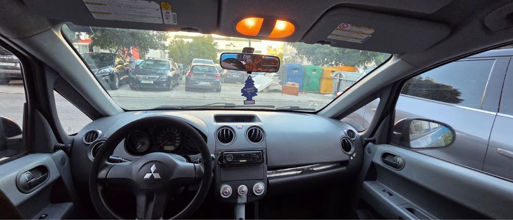 Vende-se Mitsubishi Colt 1.1 (2005) - Super Económico