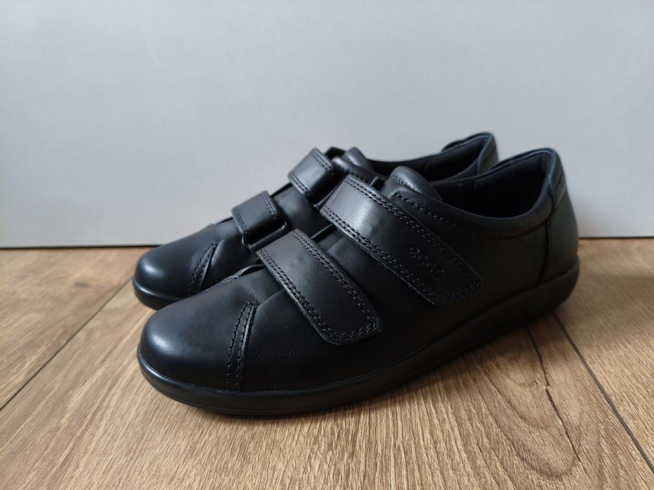 Buty Ecco Soft 2.0 sneakersy skórzane damskie na rzepy czarne 37 24cm