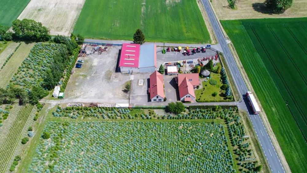 Dom i zabudowa gospodarcza, gospodarstwo na działce 7500 m.