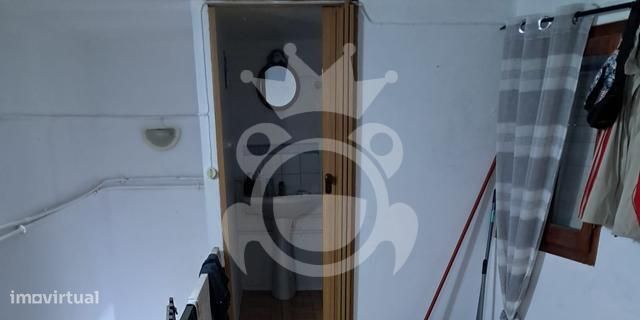 Prédio com Habitação e Comercio