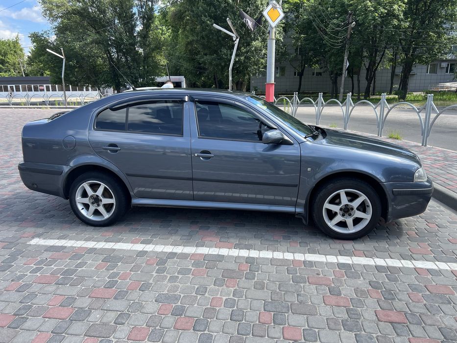 Продам Шкоду тур 1,6