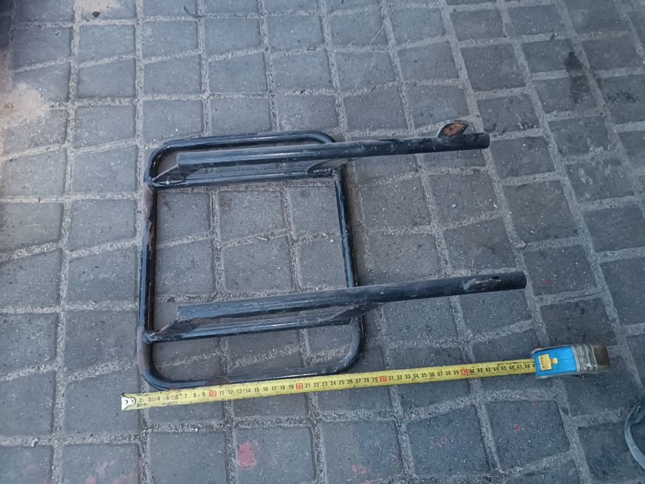 Stelaż pod kufer centralny motocyklowy