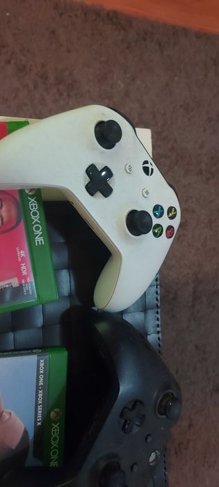 Xbox One S 500 GB com jogos e comandos