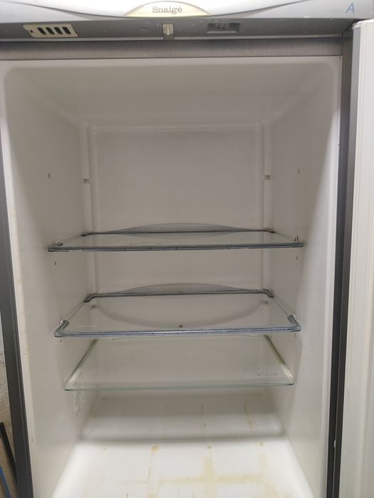 Холодильник у робочому стані.