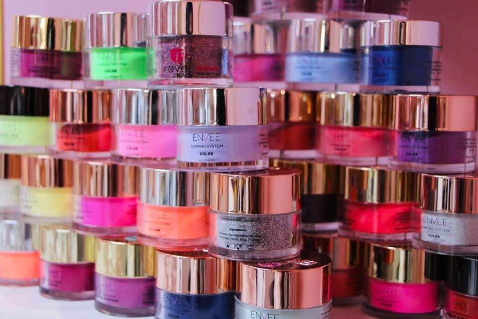 Tytany. Lart. Envee dip powder
