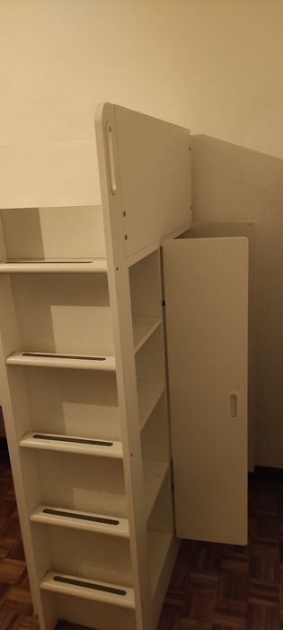 Cama com secretária