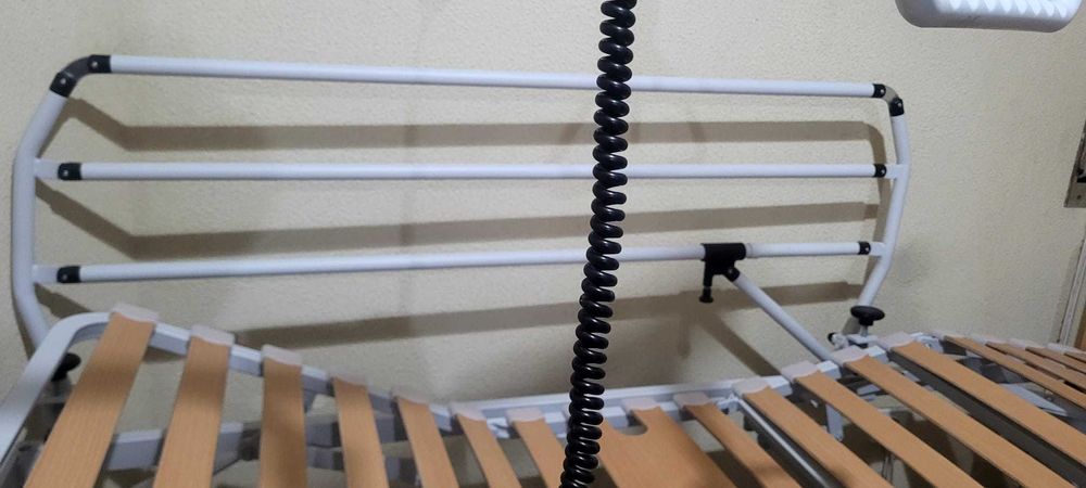 Cama articulada eletrica e colchão hospitalar anti-escaras.