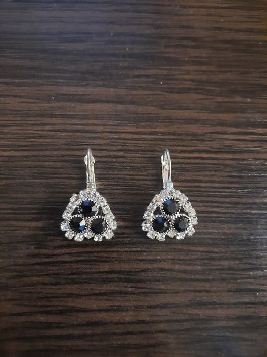 Сережки с черными камушками серьги бижутерия