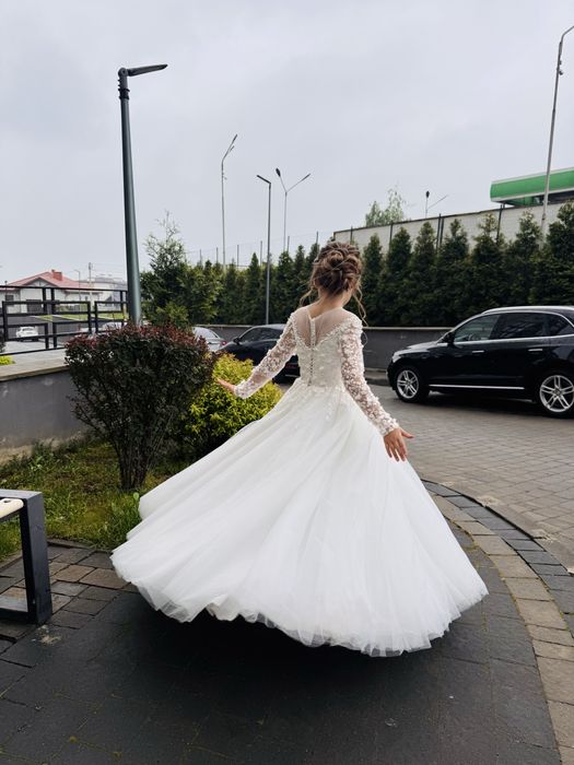 Вишукана сукня на перше причастя , плаття на причастя , ручна робота,
