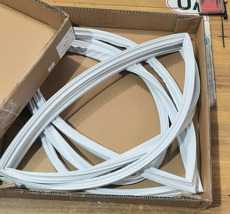 Whirlpool 480132102097 Уплотнительная arc 4020 резина 665x550mm