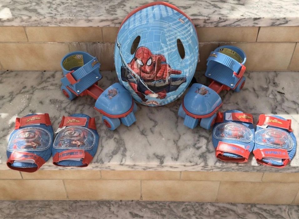 Patins + proteção + Capacete Tam. 22 ao 29 do Spiders Men