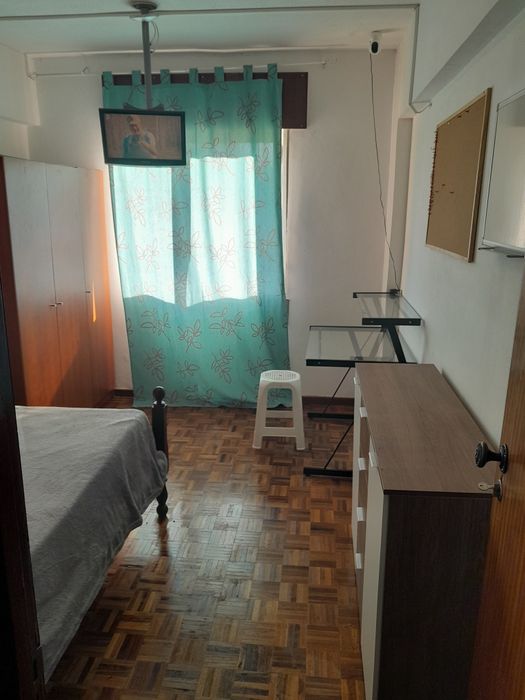 Alugo quarto para uma pessoa em Santarém