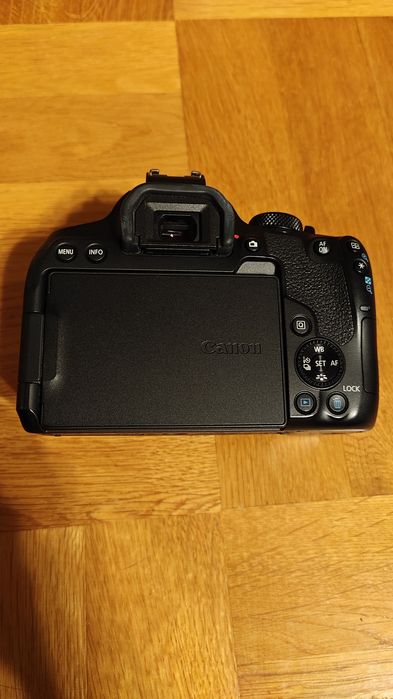Aparat fotograficzny Canon 850D jak nowy + gratisy