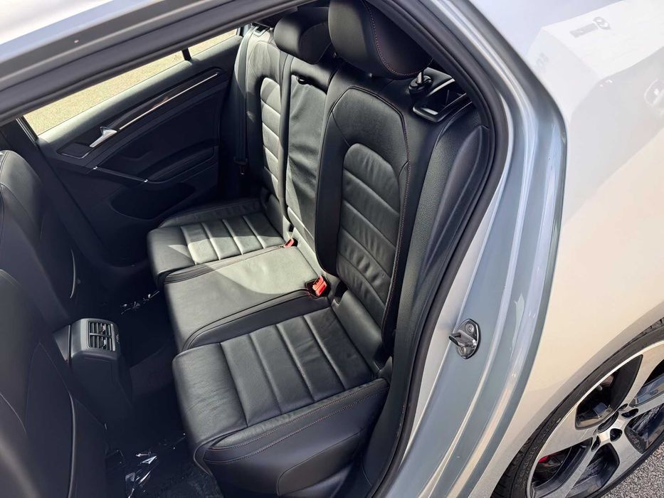 Volkswagen Golf GTI SE 4-Door      2017