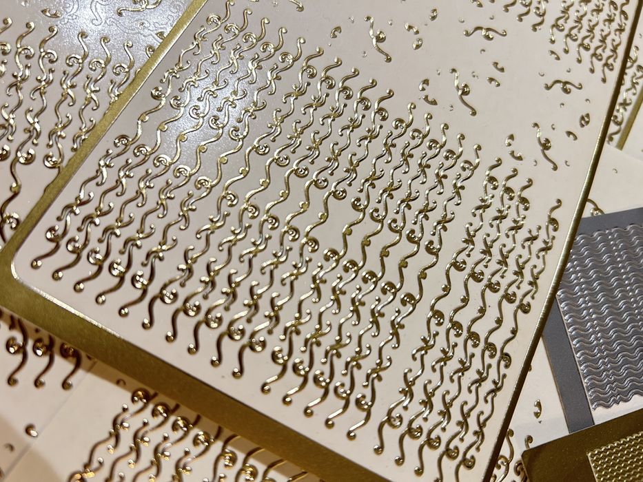 500 szt. Zestaw naklejki ażurowe ornament ozdobnik szlaczek złote