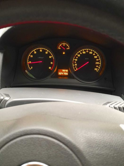 Sprzedam opel astra 2012 za 7900 zł auto bardzo czyste i zadbane