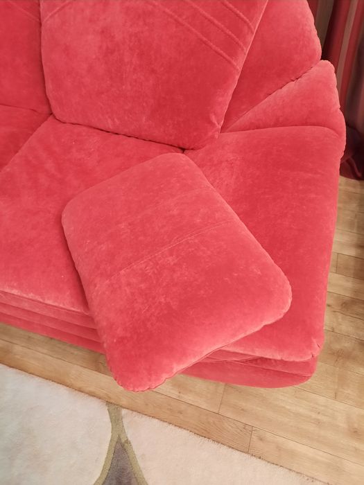 Мебель для гостиной, уголок,кресло,2 пуфика,журнальный столик