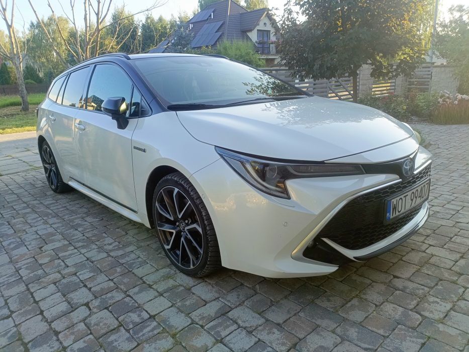 Toyota Corolla  Kombi 2.0 Hybrid wersja Selection  rok 2019 103 tyś. km.