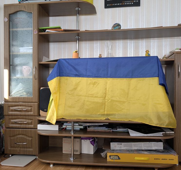 Шафки для зберігання. Підставка для телевізору.