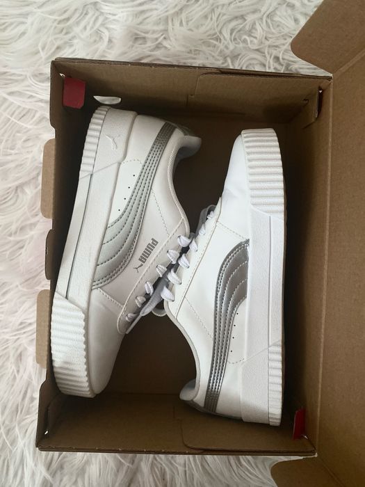 Білі кросівки puma