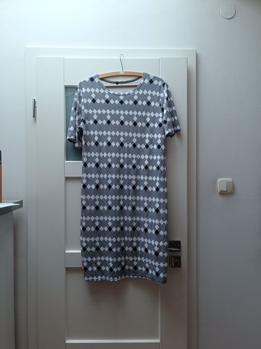 Prosta sukienka, rozmiar 46