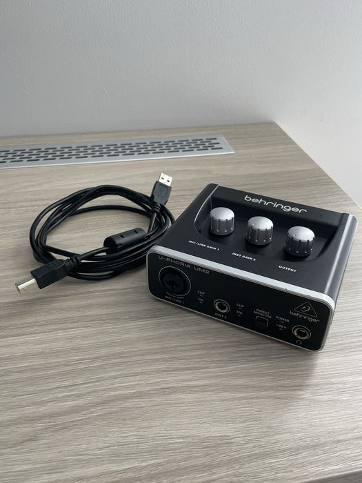 Звукова карта Behringer U-Phoria UM2