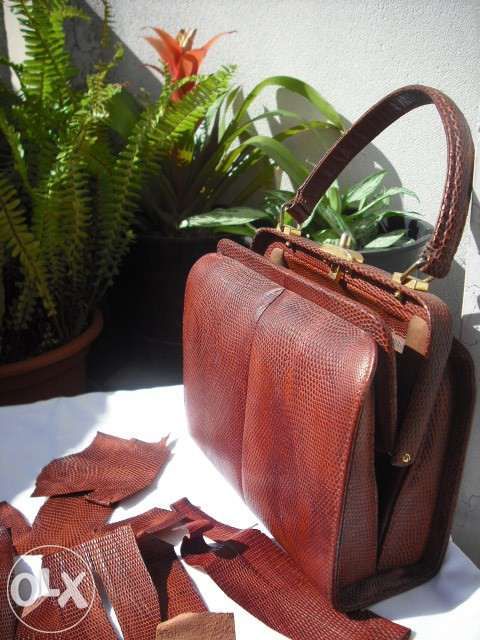 Mala Pele VINTAGE de lagarto mais bocados pele pª fazer sandálias