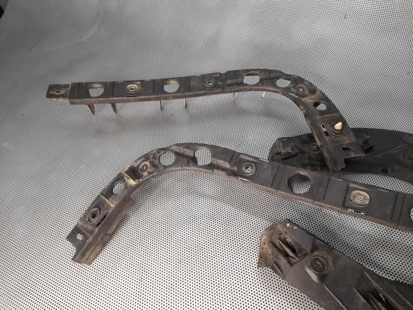 Guia de pára-choques trás direita SEAT Altea (5P1)