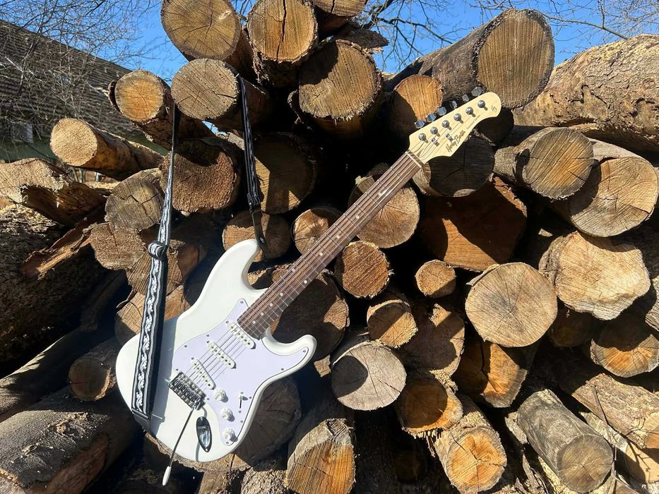 Gitara Harley Benton ST-20 WH St. Series stratocaster, pokrowiec i struny w zestawie