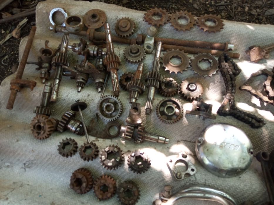 Продам шестерни и вилки КПП Иж