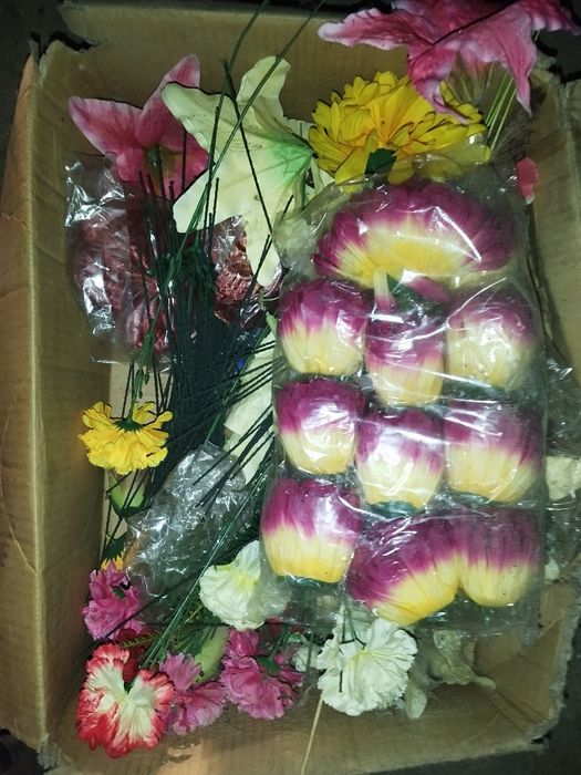 Sztuczne kwiaty, wiązanki, elementy, NOWE. Święto zmarłych, grób.