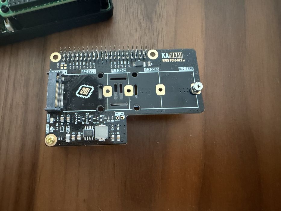 Raspberry pi5 16GB z AI Hat+ 26TOPS