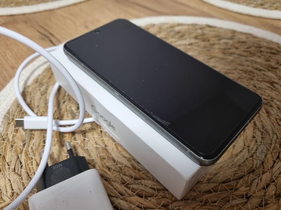 Google Pixel 8 komplet z szybka ładowarka!