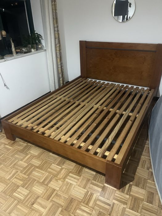 Cama de casal em madeira macica com 1,60 de largura por 2,00 de compri