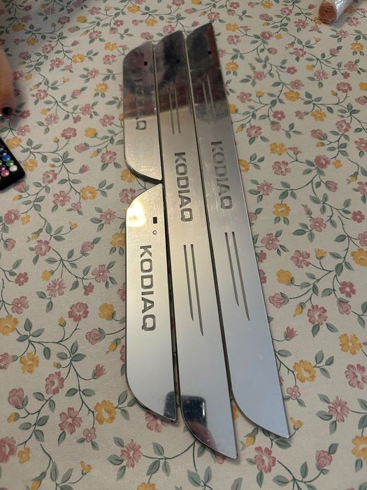 Soleiras LED Škoda Kodiaq (RGB) – Novas, com comando