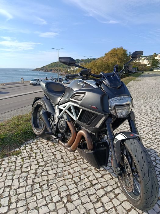 Ducati Diiavel white Carbon