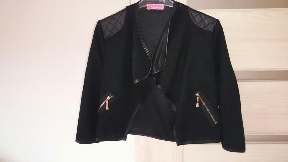 Czarna Narzutka, sweterek 104